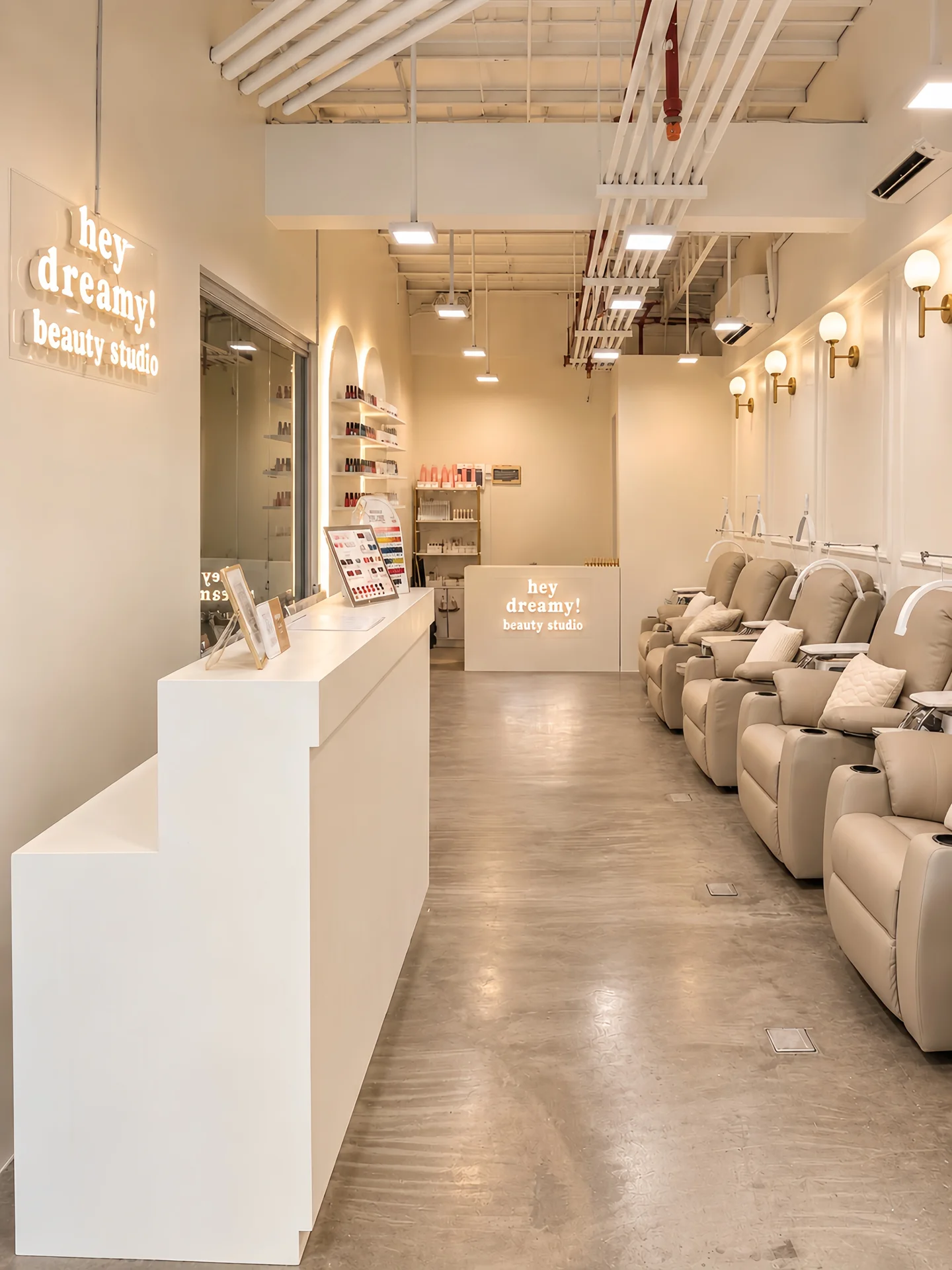 Hey Dreamy Gorordo, Cebu City: a bright reception counter and a row of comfortable beauty chairs